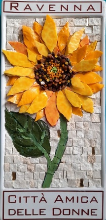 Mosaico di un fiore giallo, scritta: Ravenna città amica delle donne
